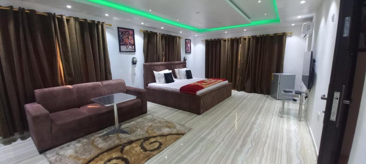 Nap Apartment Hotel Dansoman Esterno foto