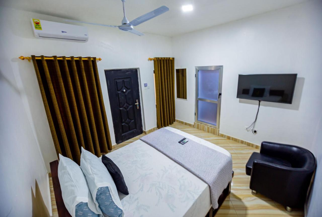 Nap Apartment Hotel Dansoman Esterno foto