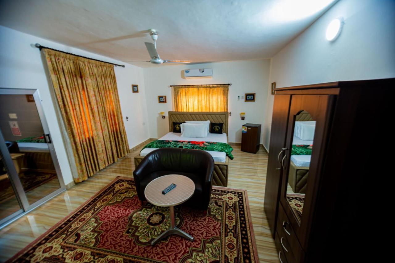 Nap Apartment Hotel Dansoman Esterno foto
